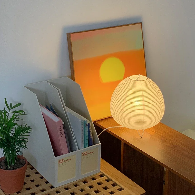 日本のライスペーパーLEDテーブルランプ,三脚付きフロアラン - Japanese Lantern Paper のレビューと価格